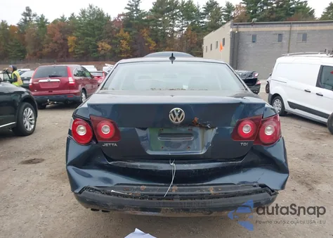 2010 Volkswagen Jetta Tdi z USA, uszkodzony, nr VIN 3VWRL7AJ9AM048221